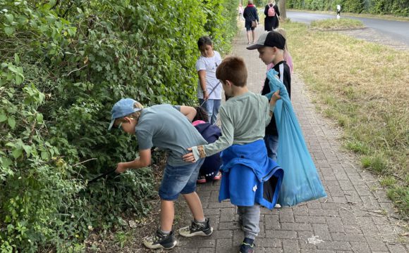 Müllsammelaktion der Klasse 1a