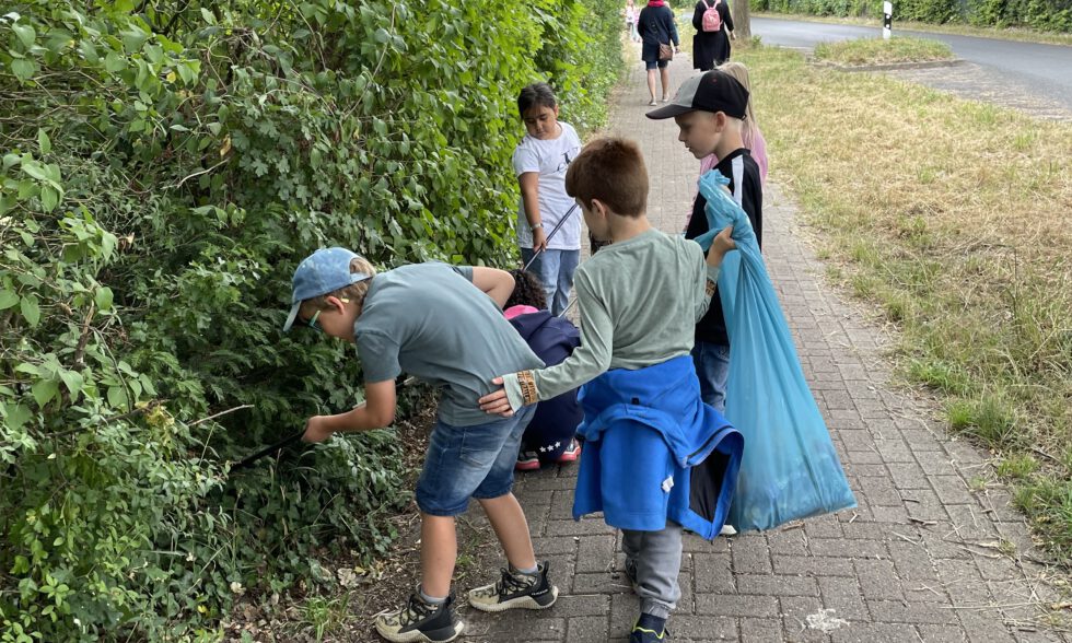 Müllsammelaktion der Klasse 1a