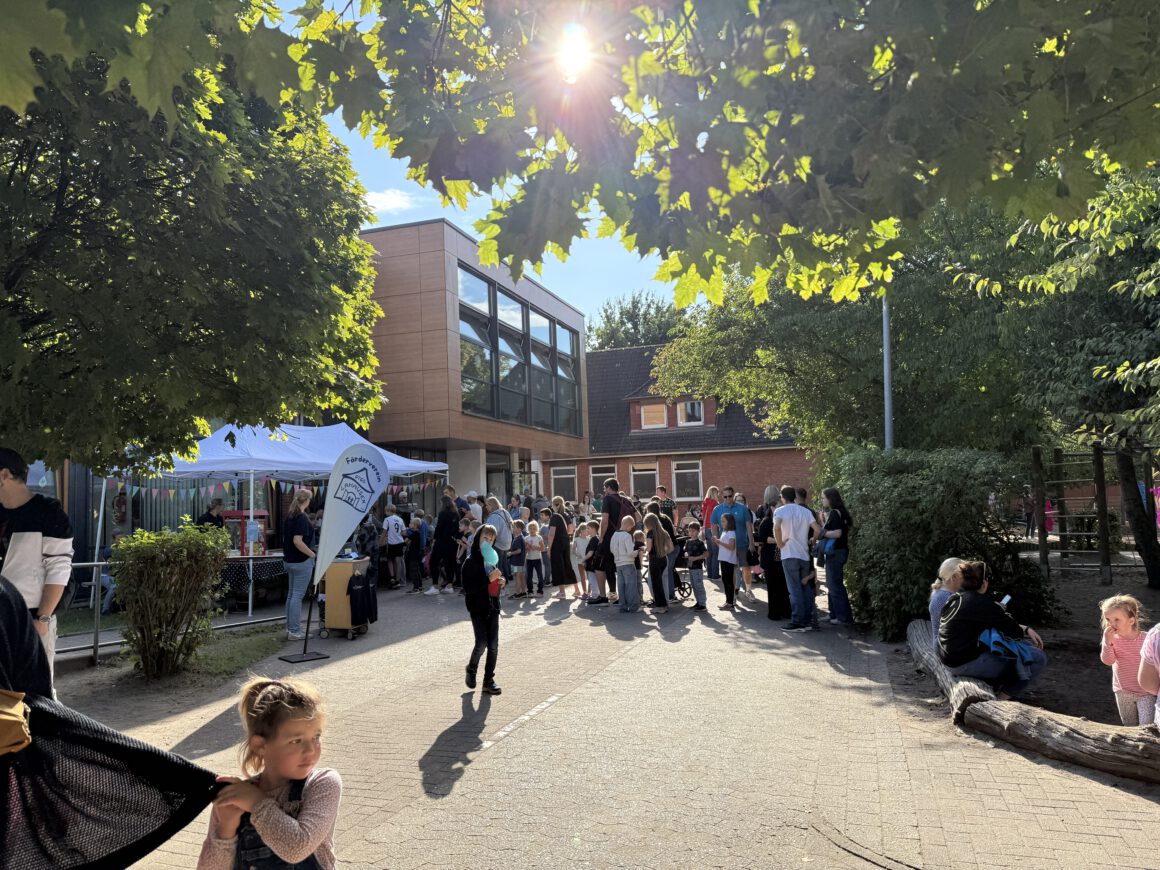Jahrmarkt in Lahausen – Ein Schulfest voller Magie und Begegnungen Jahrmarkt in Lahausen – Ein Schulfest voller Magie und Begegnungen