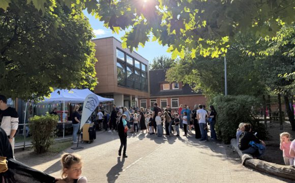 Jahrmarkt in Lahausen – Ein Schulfest voller Magie und Begegnungen