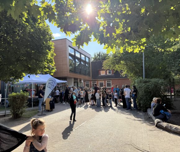 Jahrmarkt in Lahausen – Ein Schulfest voller Magie und Begegnungen